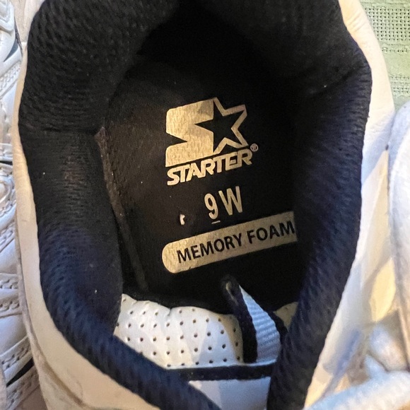 Men’s size 9 Starter sneakers - Picture 3 of 3